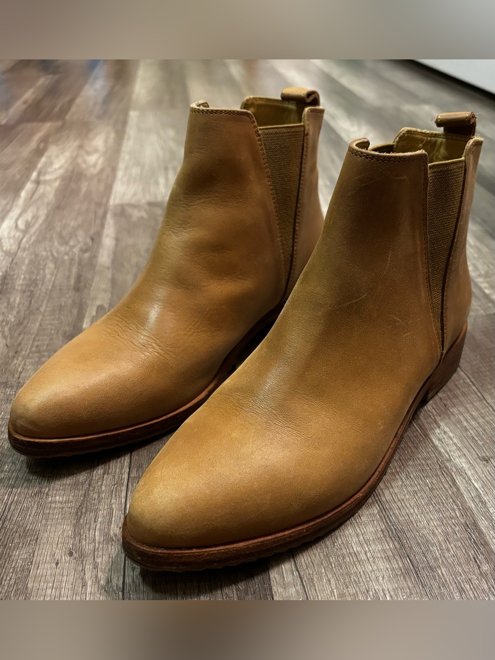 Nisolo Eva Everyday Chelsea Boots in Tan